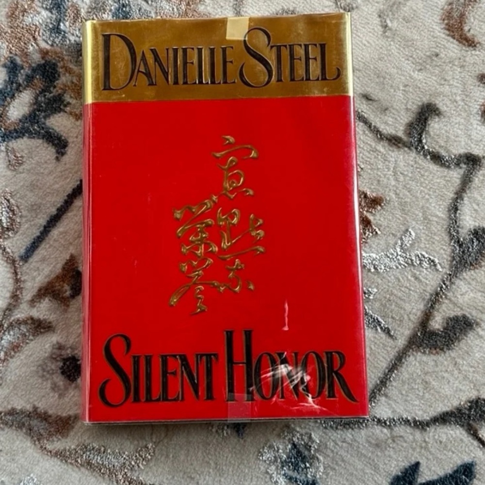 2/$10 Danielle Steel 'Silent Honor' Hardcover Book